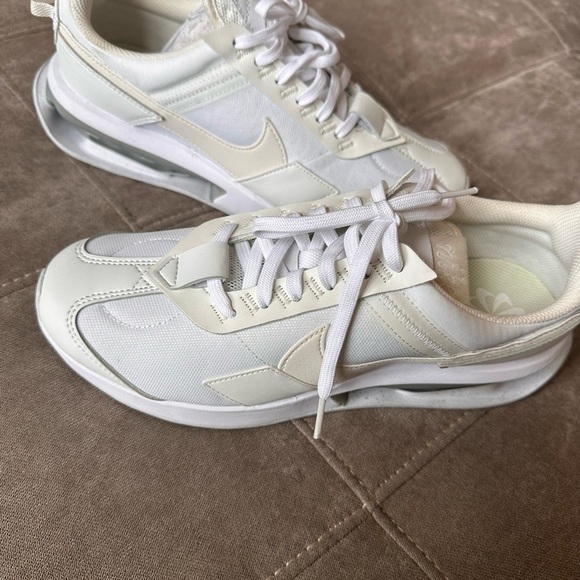 Nike White Cream Sneakers with Retro Design - Picture 7 of 7